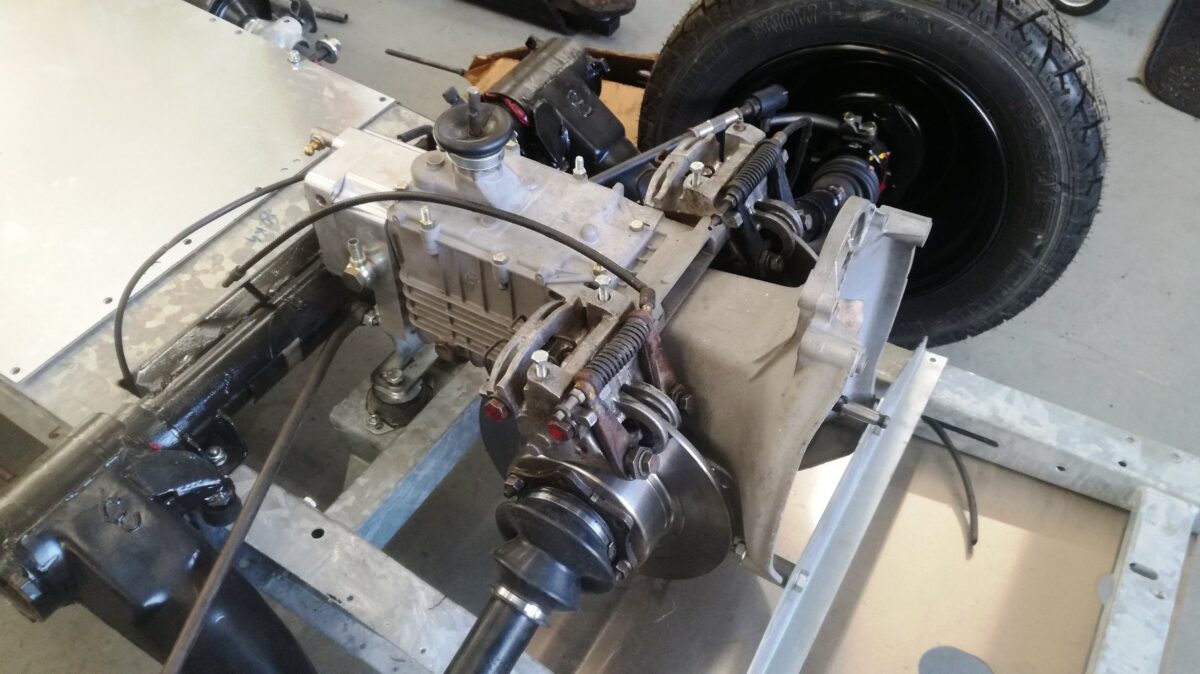 2cv Chassis Track Rods 2cv parts for sale: 2cv galvanised chassis, gearbox and more